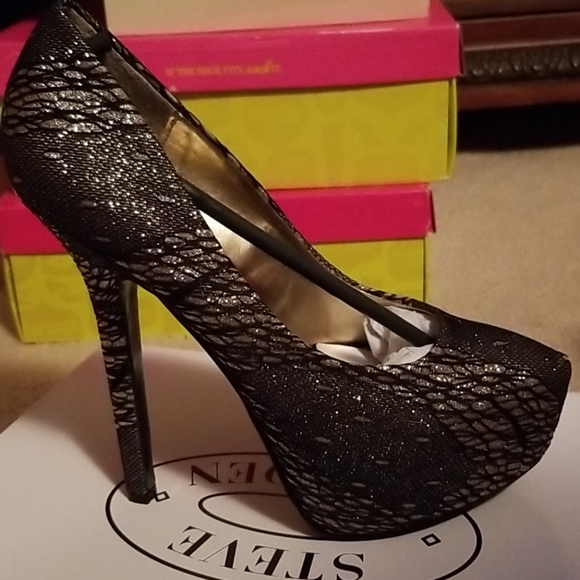 Heels - Picture 2 of 3
